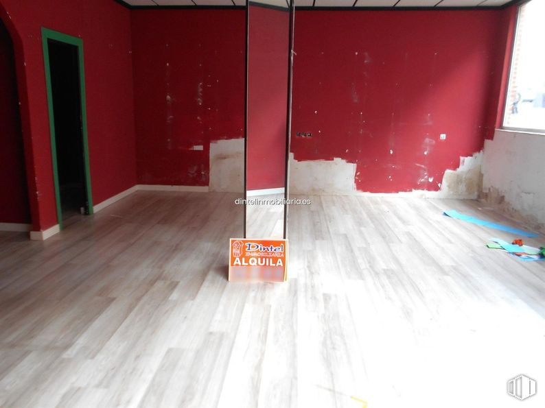 Local en alquiler en Zona Sur - Toledana, Ávila, 05003 con ventana, puerta, suelos, suelo, madera, suelos de madera, suelo laminado, madera dura, tablón y tinte para madera alrededor