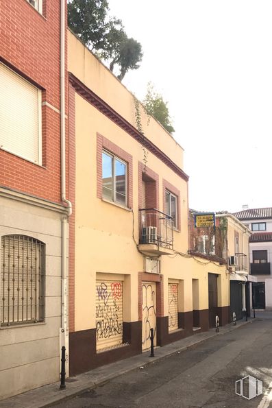 Local en alquiler en Calle Talamanca, 20, Alcalá de Henares, Madrid, 28807 con ventana, edificio, puerta, cielo, superficie de la carretera, árbol, diseño urbano, madera, zona residencial y asfalto alrededor