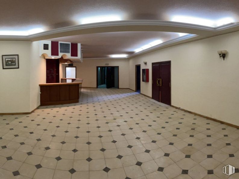 Retail for sale at Zona centro, Lillo, Toledo, 45870 with cabinetry, cupboard, property, hall, picture frame, interior design, wood, fixture, flooring and floor around