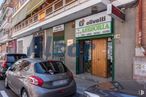 Local en venta en Calle Centenera, Ciudad Lineal, Madrid, 28017 con coche, neumático, rueda, vehículo, matrícula del vehículo, edificio, ventana, iluminación del automóvil, neumático de automoción y puerta alrededor