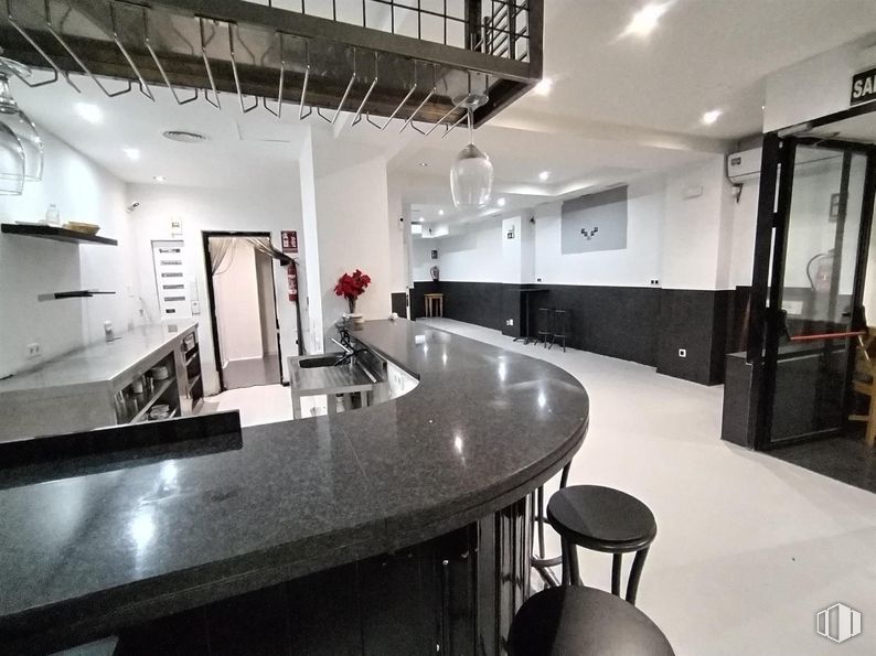 Retail for rent at Travesía Ronda, 6, San Blas - Canillejas, Madrid, 28022 with countertop, stool, flooring, floor, interior design, ceiling, furniture, tile flooring, tile and silver around