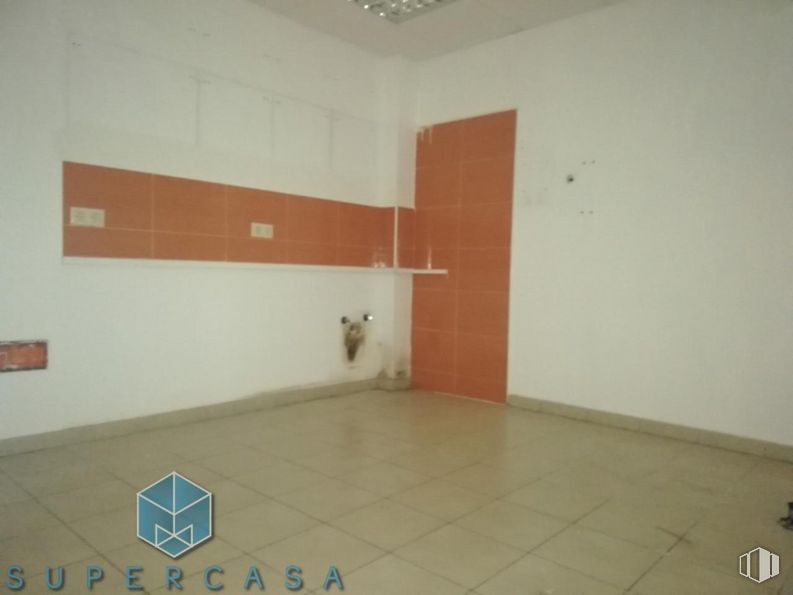 Local en venta en Avenida Madrid, La Puebla de Montalbán, Toledo, 45516 con madera, pasillo, piso, pavimento, accesorio, madera, pintura, techo, material compuesto y yeso alrededor