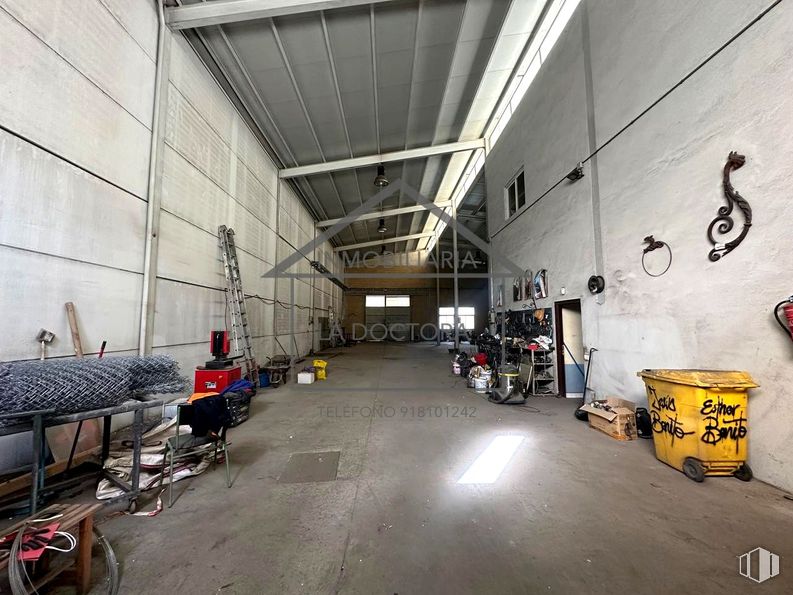 Nave en alquiler en Camino Viejo, Navalcarnero, Madrid, 28600 con contenedor de basura, modo de transporte, suelo, suelos, vehículo de motor, diseño automovilístico, ingeniería, gas, asfalto y accesorio alrededor