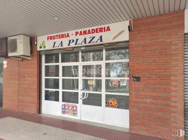 Retail for rent at Zona Manantiales, Guadalajara, 19004 with fixture, window, gas, facade, building, door, font, brick, signage and brickwork around