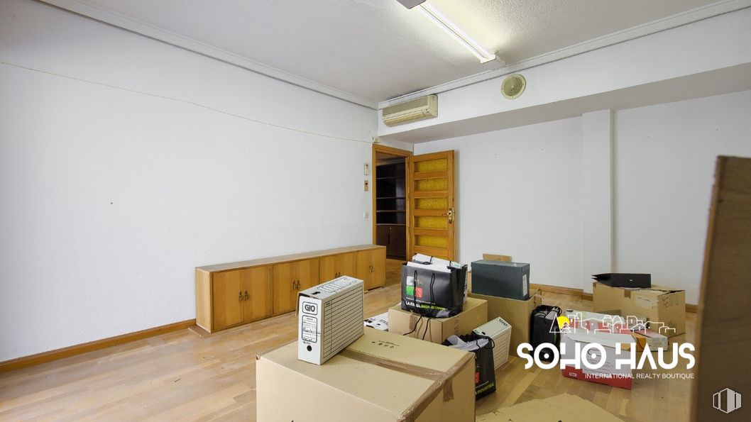 Oficina en venta en Calle Atocha, Centro, Madrid, 28012 con productos envasados, caja, interiorismo, caja de envío, madera, suelos, edificio, casa, madera dura y cartón alrededor