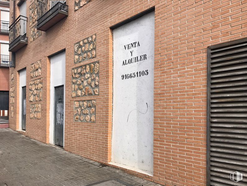 Retail for sale & for rent at Calle Sandro Pertini, 6, Illescas, Toledo, 45200 with window blind, building, property, fixture, window, brickwork, wood, brick, road surface and font around