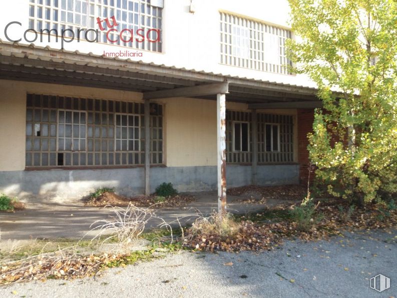 Industrial for sale at Polígono Industrial Cerro, Segovia, 40006 with window, house, plant, land lot, building, fixture, neighbourhood, rural area, real estate and facade around