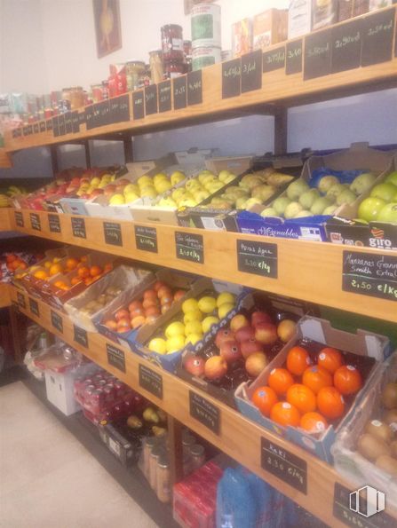 Local en alquiler y venta en Calle Bretón de los Herreros, 46, Chamberí, Madrid, 28003 con comida, estante, fruta, alimentos naturales, edificio, grupo de alimentos, alimentos integrales, venta al por menor, clementina y tienda alrededor