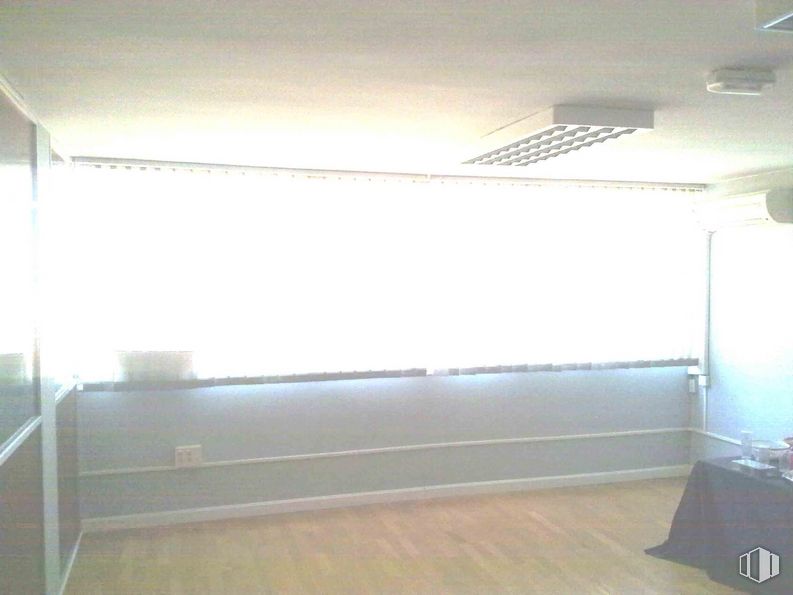 Oficina en alquiler en Calle Ruiseñor, 4, Fuenlabrada, Madrid, 28946 con mueble, madera, sombra, edificio, pavimento, piso, casa, madera, techo y yeso alrededor