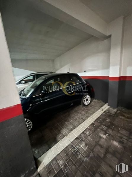 Oficina en venta en Avenida Alberto Alcocer, Chamartín, Madrid, 28036 con coche, neumático, rueda, luz de estacionamiento, vehículo, neumático de automoción, iluminación del automóvil, vehículo de motor, diseño automovilístico y llanta de aleación alrededor