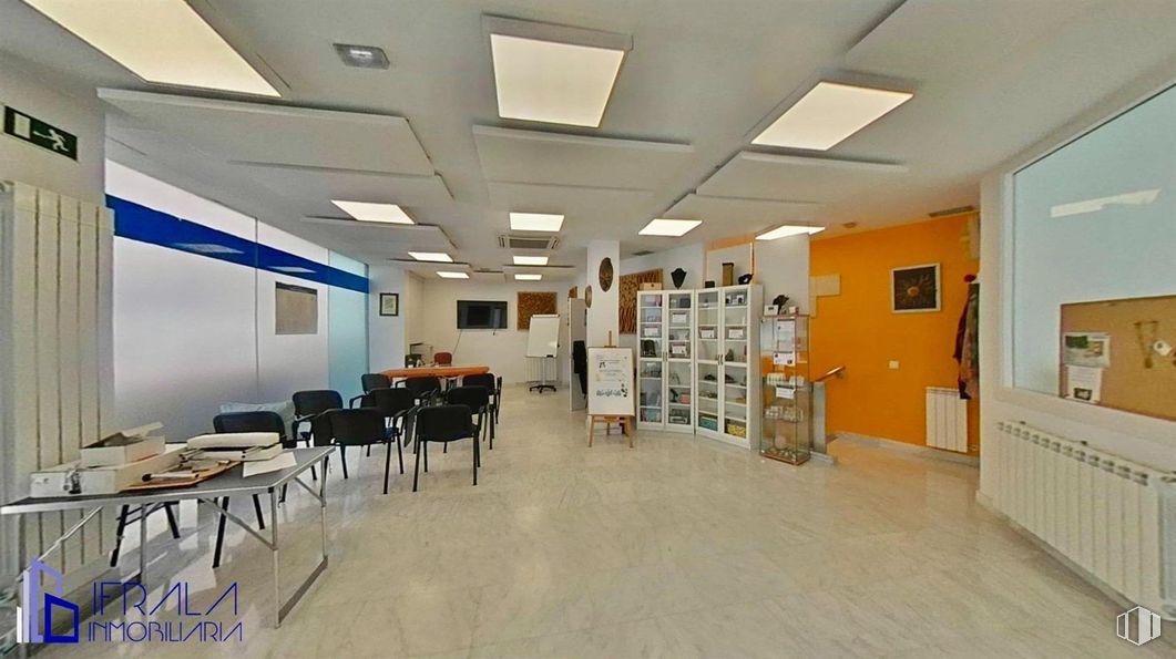 Retail for sale & for rent at Calle Huerta de Castañeda, 20, La Latina, Madrid, 28011 with light fixture, table, lighting, interior design, shelf, floor, building, flooring, shelving and hall around