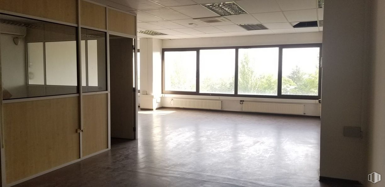 Office for rent at Zona Yucatán, Las Rozas de Madrid, Madrid, 28231 with window, cupboard, cabinetry, building, fixture, wood, shade, hall, floor, flooring, house and hardwood around