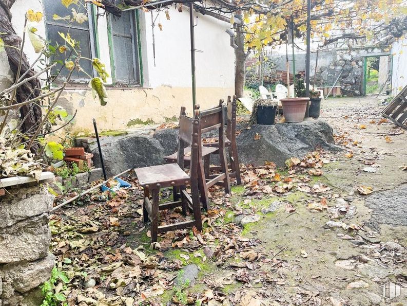 Land for sale at Camino Cobisa, Argés, Toledo, 45122 with stool, chair, plant, wood, tree, building, landscape, grass, pollution and twig around