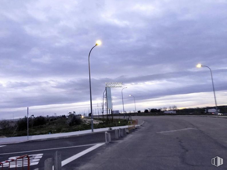 Land for sale at Polígono El Rabanal, Illescas, Toledo, 45200 with street light, cloud, sky, road surface, asphalt, tree, thoroughfare, horizon, road and cumulus around