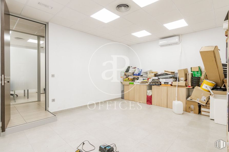 Oficina en alquiler y venta en Calle Alfonso Gómez, San Blas - Canillejas, Madrid, 28037 con alumbrado, lámpara, edificio, interiorismo, suelos, suelo, madera, techo, casa y sala de estar alrededor