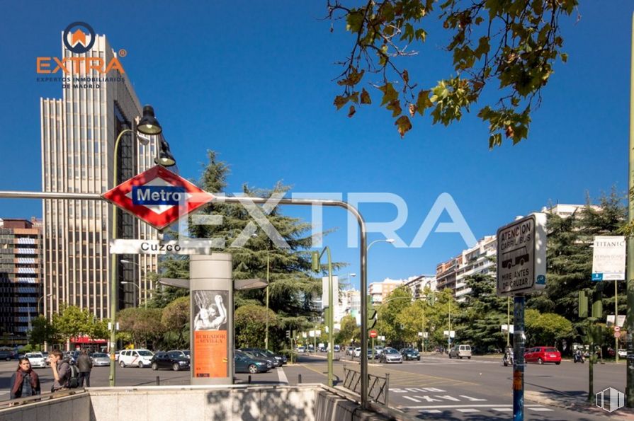 Local en alquiler en Calle Orense, Tetuán, Madrid, 28020 con edificio, cielo, día, planta, rascacielos, luz de la calle, árbol, torre, diseño urbano y superficie de la carretera alrededor