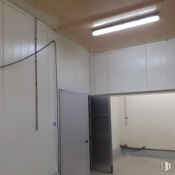 Industrial for sale at Avenida Fuenlabrada, Humanes de Madrid, Madrid, 28970 with lighting, door, fixture, floor, automotive exterior, flooring, wood, shower head, shade and glass around