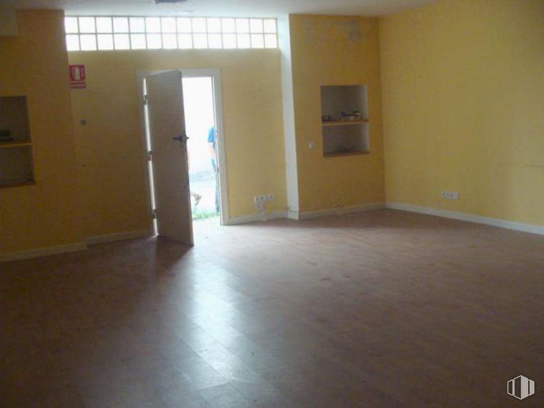 Local en venta en Calle Real, Collado Villalba, Madrid, 28400 con puerta, ventana, edificio, accesorio, madera, hall, casa, suelos, suelo y pintura alrededor