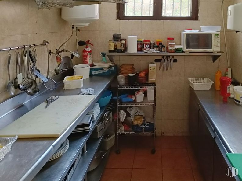 Local en venta en Calle Gainza, Usera, Madrid, 28041 con horno microondas, fregadero, fregadero, ebanistería, grifo, aparato de cocina, cocina, electrodoméstico, interiorismo y suelo alrededor