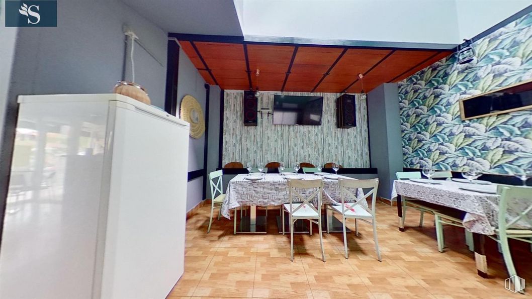 Local en alquiler en Calle Salvadiós, Colmenar Viejo, Madrid, 28770 con silla, mesa de cocina y comedor, mesa, mueble, edificio, madera, decoración, casa, interiorismo y sombra alrededor