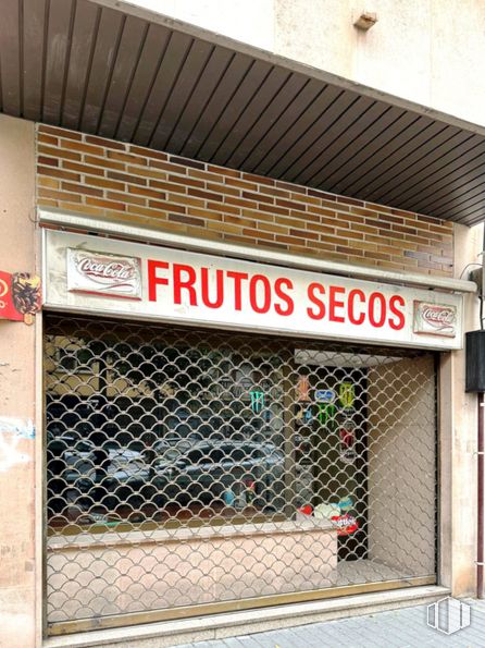 Retail for rent at Paseo Estación, Ávila, 05001 with fixture, line, gas, font, facade, composite material, wood, brick, signage and metal around