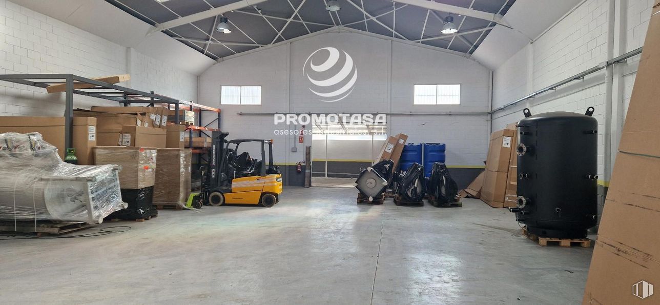 Nave en venta en Polígono industrial, Arganda del Rey, Madrid, 28500 con ventana, equipaje y bolsos, rueda, neumático, vehículo de motor, neumático de automoción, diseño automovilístico, vehículo, modo de transporte y banda de rodadura alrededor