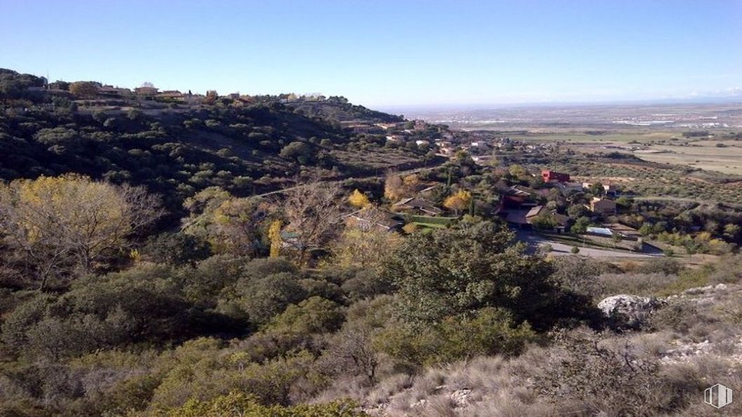 Land for sale at Urbanización El Clavín, Guadalajara, 19163 with sky, plant, natural landscape, cloud, mountain, land lot, bedrock, tree, terrain and road around