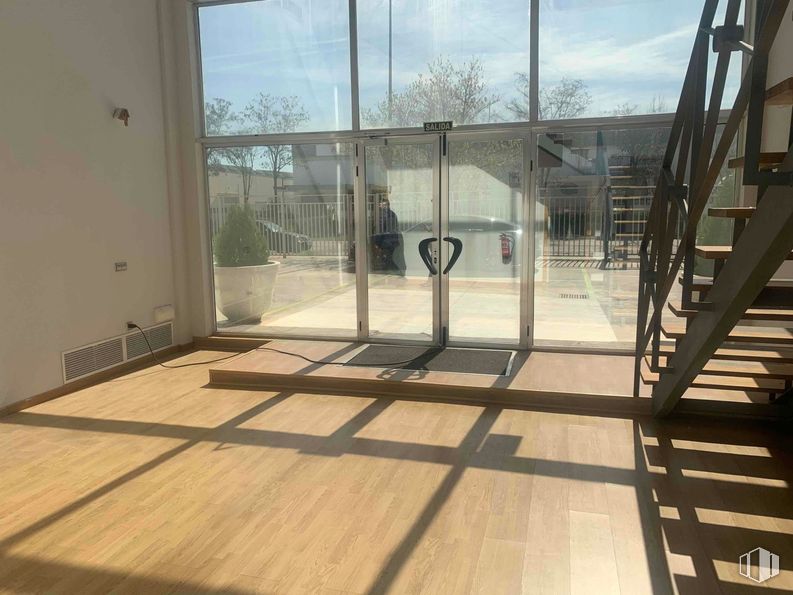 Industrial for rent at Zona industrial Alcalá de Henares, Alcalá de Henares, Madrid, 28806 with flooring, floor, wood, wood flooring, interior design, door, glass, apartment, hardwood and tile flooring around