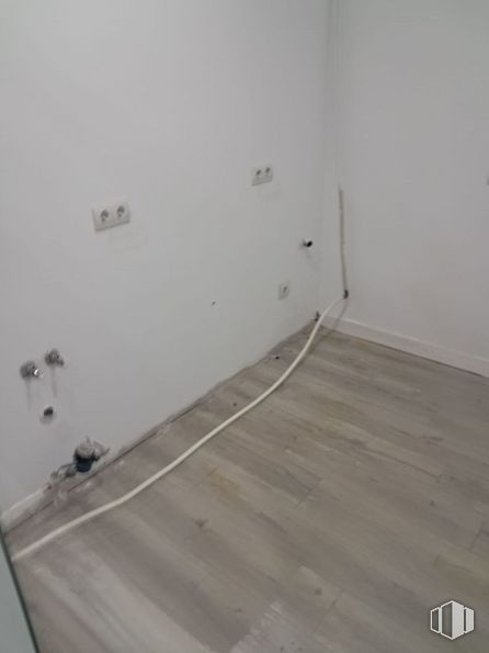 Local en venta en Somosaguas/Pozuelo, Pozuelo de Alarcón, Madrid, 28223 con madera, suelo, suelos, madera dura, gas, tinte para madera, material compuesto, beige, puerta y pintura alrededor