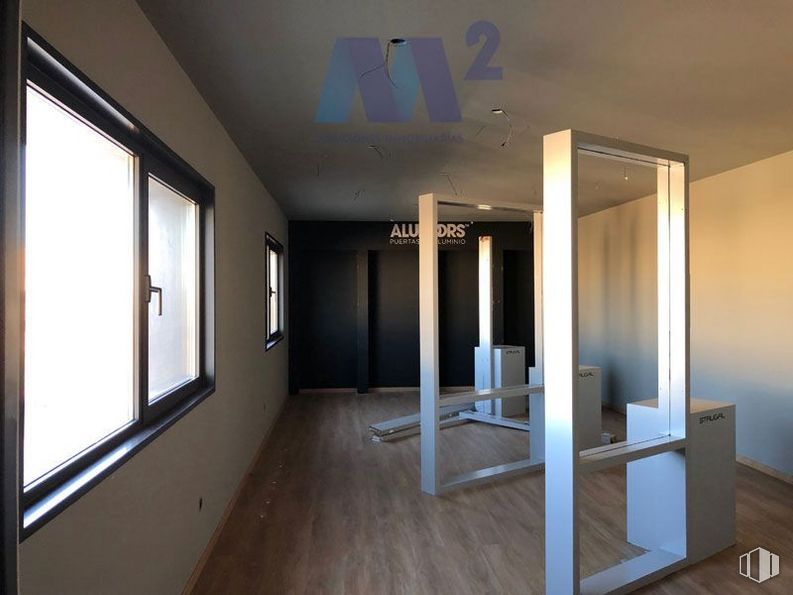 Nave en venta en Zona Móstoles, Móstoles, Madrid, 28936 con ventana, edificio, accesorio, hall, madera, suelos, suelo, casa, madera dura y techo alrededor