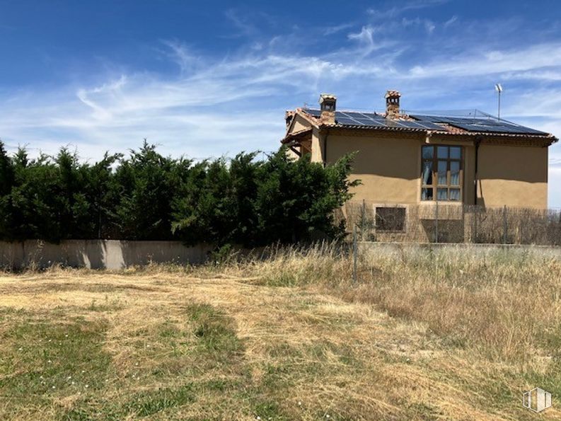 Land for sale at Carretera Turégano, 1, Torrecaballeros, Segovia, 40610 with house, window, cloud, plant, sky, plant community, building, natural landscape, land lot and residential area around