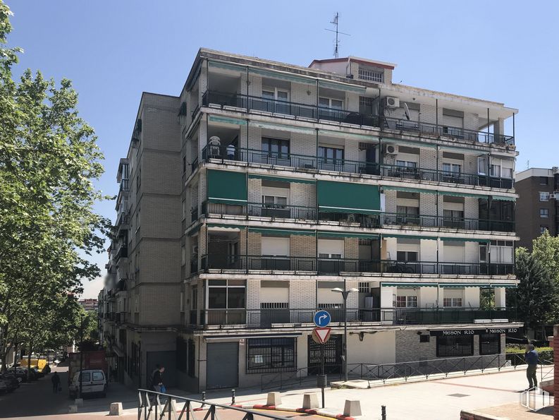 Local en alquiler y venta en Calle Cantarranas, 1, Alcorcón, Madrid, 28921 con edificio, cielo, ventana, árbol, casa, diseño urbano, bloque de torre, planta, condominio y área residencial alrededor