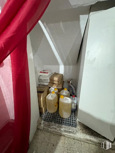 Local en alquiler en Calle Virgen de Nuria, Ciudad Lineal, Madrid, 28027 con gas, suelos, tintes y matices, vidrio, techo, casa, habitación, transparencia, carmín y refrigerador alrededor