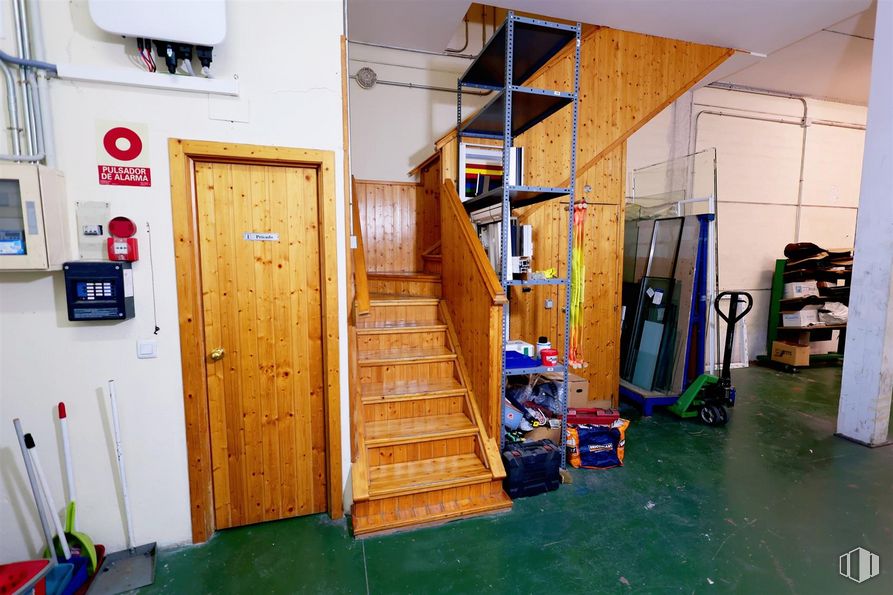 Nave en alquiler y venta en Calle Antonio Gaudí, 24, Mejorada del Campo, Madrid, 28840 con puerta, madera, suelos, suelo, escalera, gas, madera dura, casa, accesorio y máquina alrededor