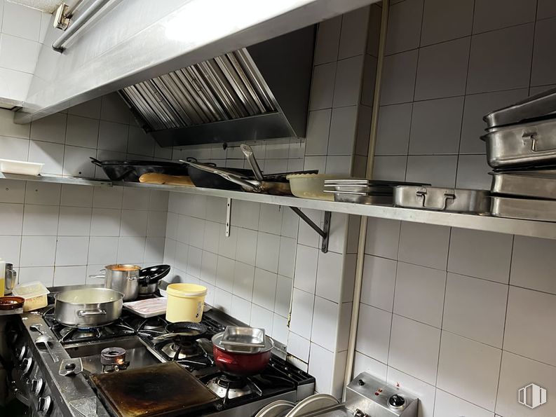 Local en alquiler en Zona Plaza Castilla, Chamartín, Madrid, 28036 con estufa de gas, aparato de cocina, electrodoméstico, cocina, electrodoméstico, cocina, estufa, encimera, utensilios de cocina y repostería y encimera alrededor