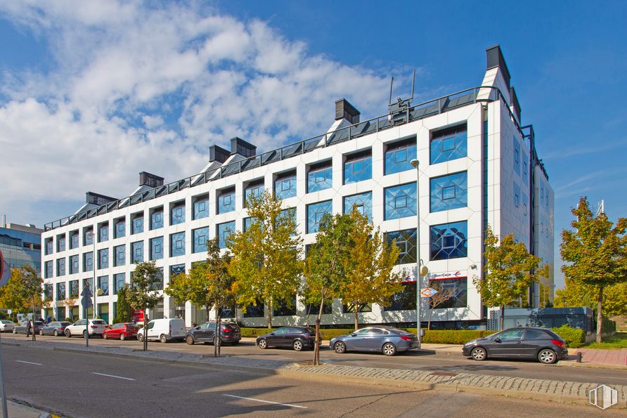 Oficina en alquiler en Edificio Gorbea 4, Avenida Bruselas, 20, Alcobendas, Madrid, 28108 con coche, edificio, cielo, nube, rueda, propiedad, ventana, árbol, vehículo y diseño urbano alrededor