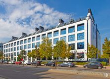 Office for rent at Edificio Gorbea 4, Avenida Bruselas, 20, Alcobendas, Madrid, 28108 with car, building, sky, cloud, wheel, property, window, tree, vehicle and urban design around