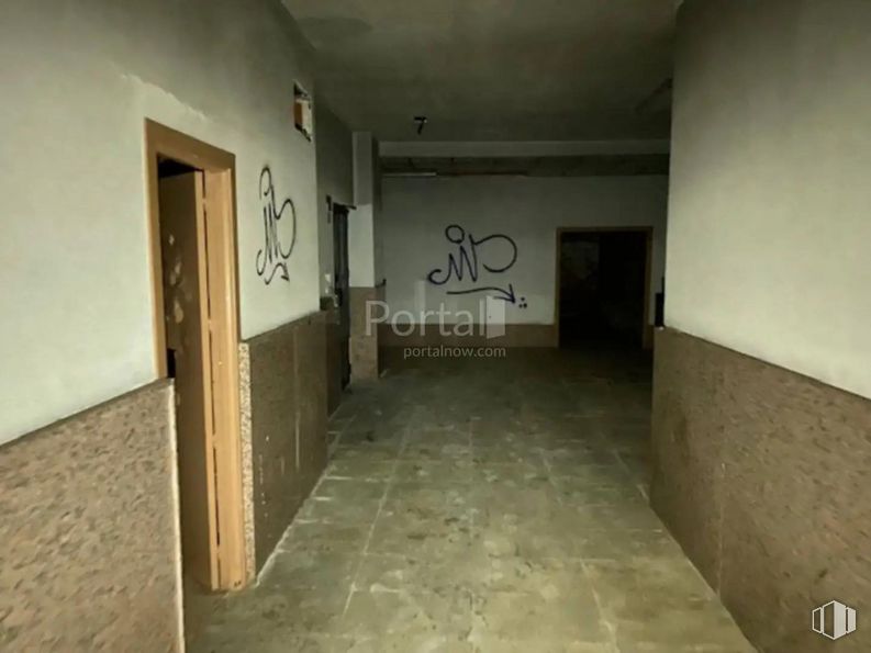 Local en venta en Calle Manzanar, Recas, Toledo, 45211 con puerta, edificio, accesorio, suelo, suelos, madera, hormigón, hall, techo y habitación alrededor