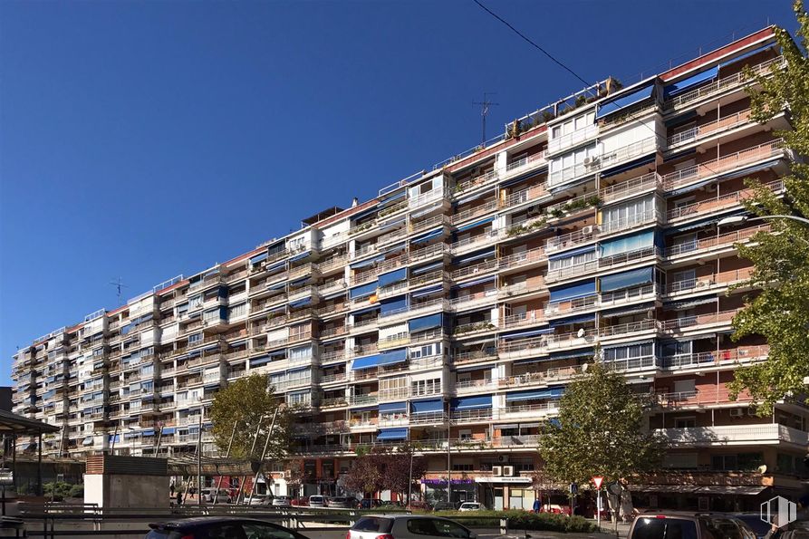 Retail for sale & for rent at Calle Príncipe Don Juan Carlos, 2, Alcorcón, Madrid, 28924 with car, apartment, city, neighbourhood, metropolitan area, condominium, high-rise building, commercial building, mixed-use and metropolis around