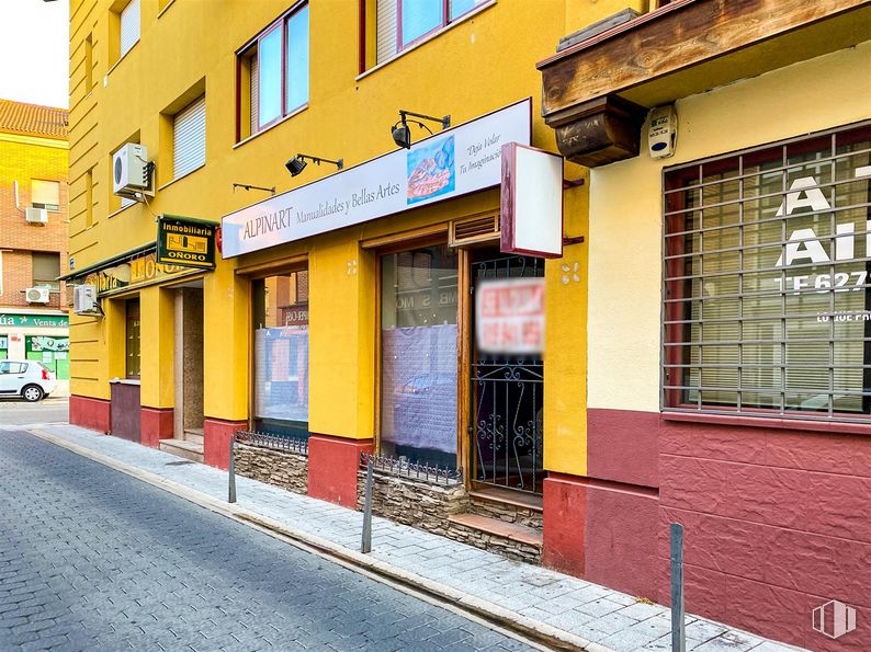 Local en venta en Calle Pajares, Azuqueca de Henares, Guadalajara, 19200 con edificio, ventana, persiana de la ventana, accesorio, amarillo, superficie de la carretera, casa, fachada, tintes y matices y asfalto alrededor