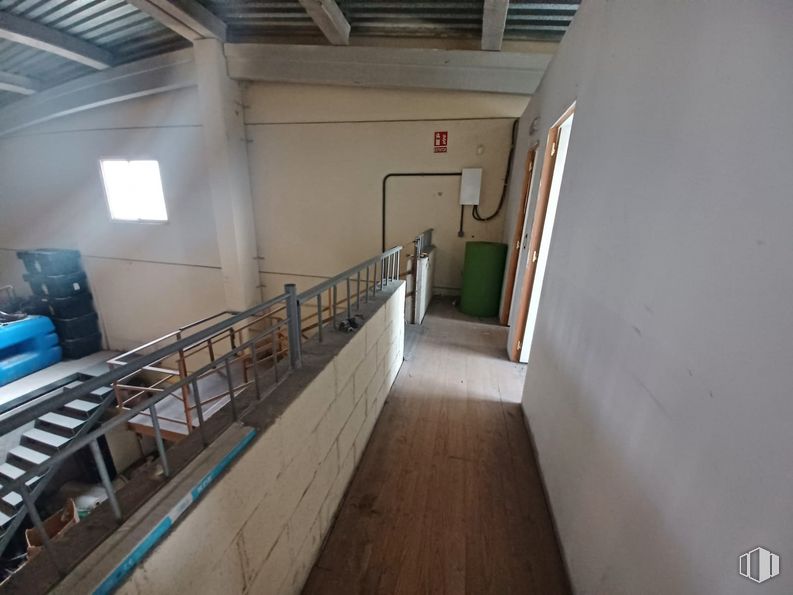 Industrial for sale at Calle Moreras, 4, Ciempozuelos, Madrid, 28350 with wood, floor, flooring, window, house, building, stairs, fixture, hall and hardwood around