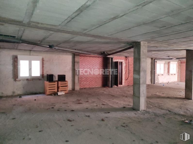 Retail for sale at Calle Juan Ramón Jiménez, Guadalajara, 19004 with window, hall, wood, fixture, floor, flooring, ceiling, building material, building and concrete around