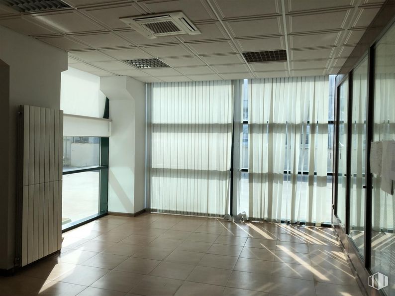 Industrial for sale at San Crispín - La Estación Consorcio, Colmenar Viejo, Madrid, 28770 with light fixture, flooring, interior design, floor, ceiling, glass, lighting, commercial building, daylighting and hall around