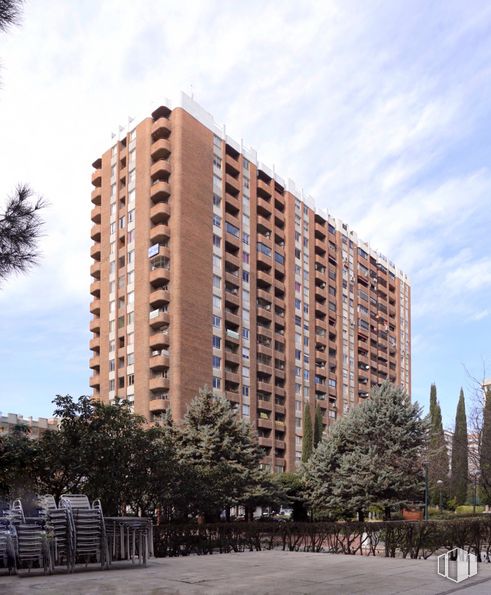 Oficina en alquiler en Avenida Brasil, 17, Tetuán, Madrid, 28020 con edificio, cielo, rascacielos, tiempo de día, propiedad, ventana, árbol, nube, bloque de pisos y condominio alrededor