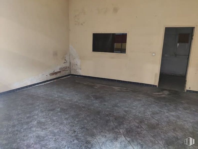 Retail for sale at Calle Cataluña, Getafe, Madrid, 28903 with window, door, floor, flooring, grey, concrete, building material, wood stain, plaster and tile flooring around