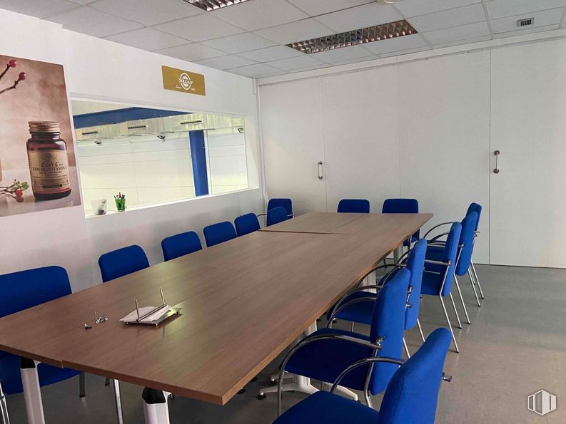 Industrial for sale at Zona empresarial Las Rozas, Las Rozas de Madrid, Madrid, 28230 with chair, table, furniture, building, interior design, desk, conference room table, floor, flooring and event around