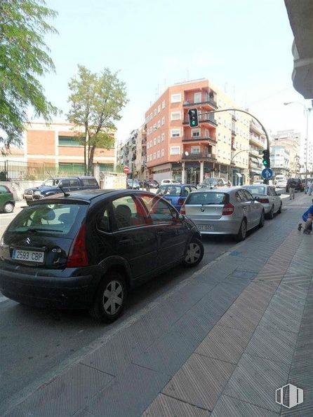 Retail for sale at Avenida de Castilla - La Mancha, Cuenca, 16003 with wheel, car, land vehicle, tire, vehicle, sky, vehicle registration plate, window, building and plant around