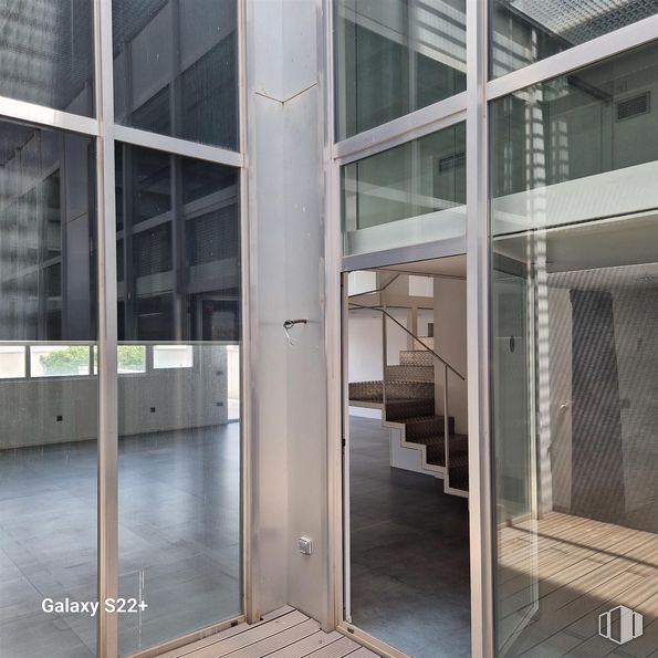 Oficina en alquiler en Calle Emilio Muñoz, 3, San Blas - Canillejas, Madrid, 28037 con edificio, accesorio, interiorismo, exterior del automóvil, suelos, suelo, material compuesto, rectángulo, madera y fachada alrededor