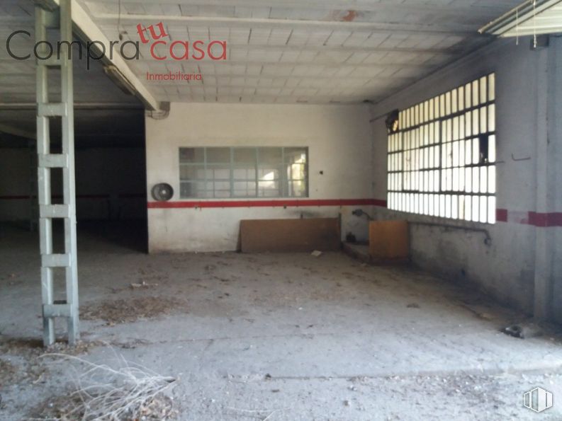 Industrial for sale at Polígono Industrial Cerro, Segovia, 40006 with window, fixture, floor, public space, house, wood, flooring, concrete, composite material and building around