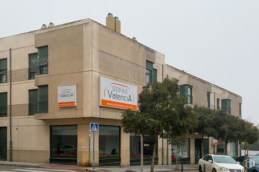 Oficina en alquiler en Calle Santo Domingo de Silos, 40, Pinto, Madrid, 28320 con coche, edificio, neumático, cielo, ventana, luz de estacionamiento automotriz, rueda, vehículo, diseño urbano y barrio alrededor